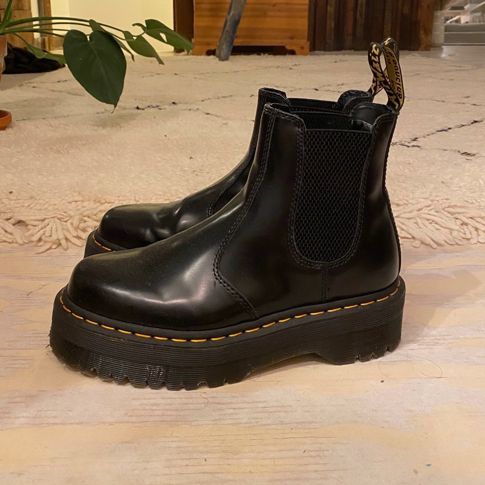 Doc Marten 2976 POLISHED PLATFORM CHELSEA BOOTS